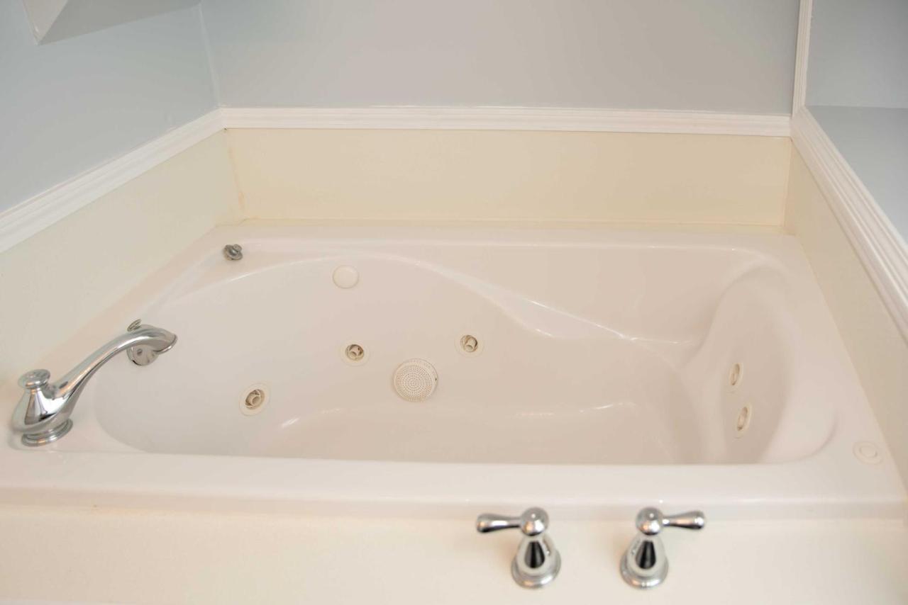 Lakefront Cottage With Private Hot Tub! Buckhead Exteriör bild